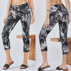 Fabletics Salar Capris Leggings